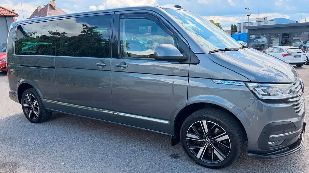 Gebraucht VW Multivan 204 PS (150 kW) 2021 Grau Van / Kleinbus