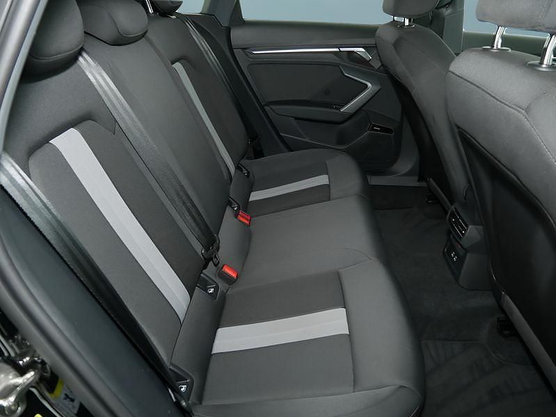 Gebraucht Audi A3 Sportback 116 PS (85 kW) 2025 Schwarz Kleinwagen