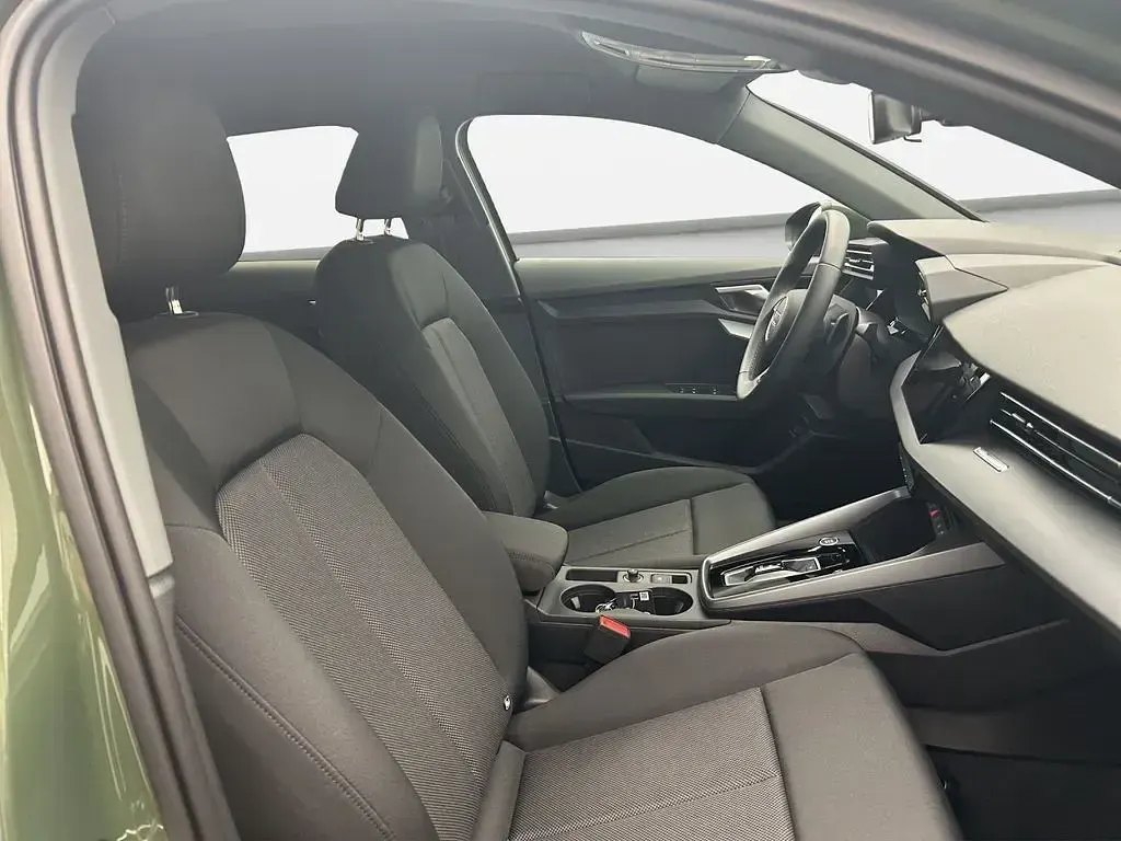 Gebraucht Audi A3 Ambiente 150 PS (110 kW) 2025 Distriktgrün metallic Limousine