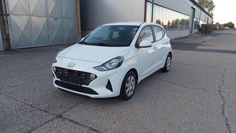 Weiß Gebraucht 2022 Hyundai i10 Trend Kleinwagen | 13.990 € (Guter Preis) - Bild 1/4