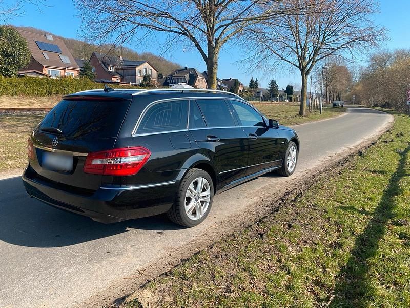 Gebraucht Mercedes E200 Avantgarde 184 PS (135 kW) 2011 Schwarz Kombi
