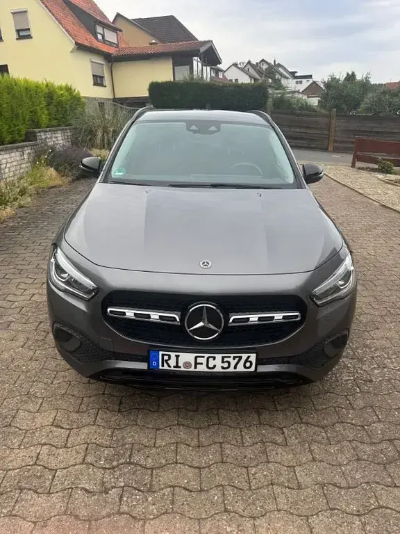 Gebraucht Mercedes GLA200 163 PS (119 kW) 2021 Grau SUV