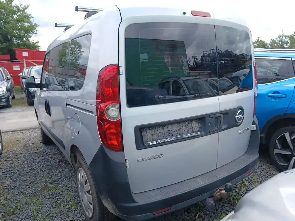 Usata Opel Combo Selection 105 CV (77 kW) 2015 Argento Monovolume