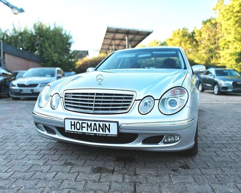 Silber Gebraucht 2004 Mercedes E200 Elegance Limousine | 4.990 € (Fairer Preis) - Bild 1/4