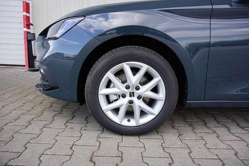 Neu Seat Leon Style 150 PS (110 kW) 2025 Fjordblau Limousine