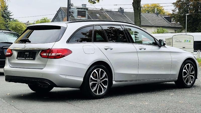 Gebraucht Mercedes C220 194 PS (142 kW) 2020 Silber Kombi