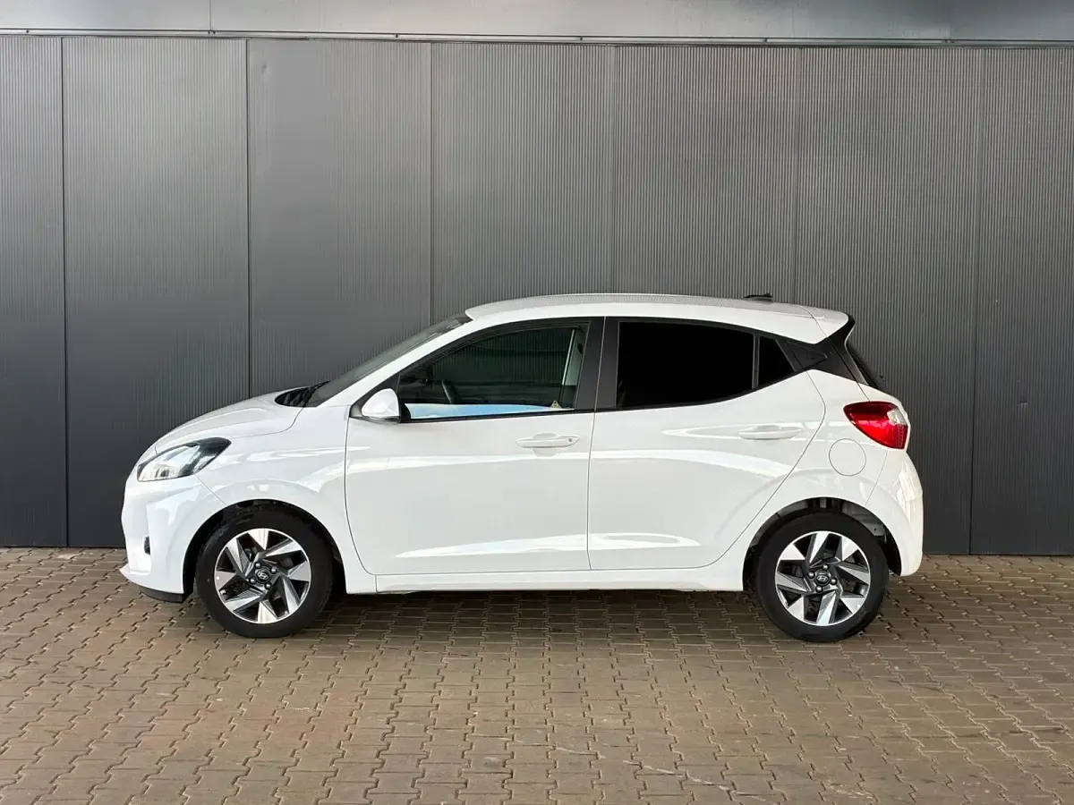 Gebraucht Hyundai i10 Comfort 63 PS (46 kW) 2025 Weiß (atlas white) Kleinwagen