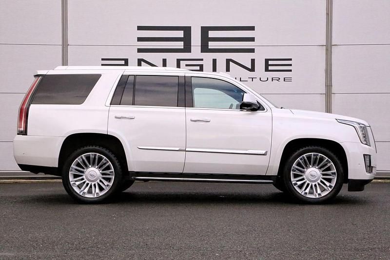 Gebraucht Cadillac Escalade 426 PS (313 kW) 2018 Weiß SUV