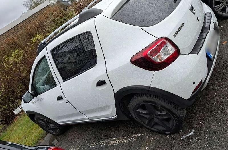 Gebraucht Dacia Sandero Stepway 90 PS (66 kW) 2016 Weiß Kleinwagen