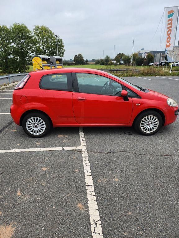 Rot Gebraucht 2011 Fiat Punto Dynamic Kleinwagen | 2.000 € (Guter Preis) - Bild 1/4