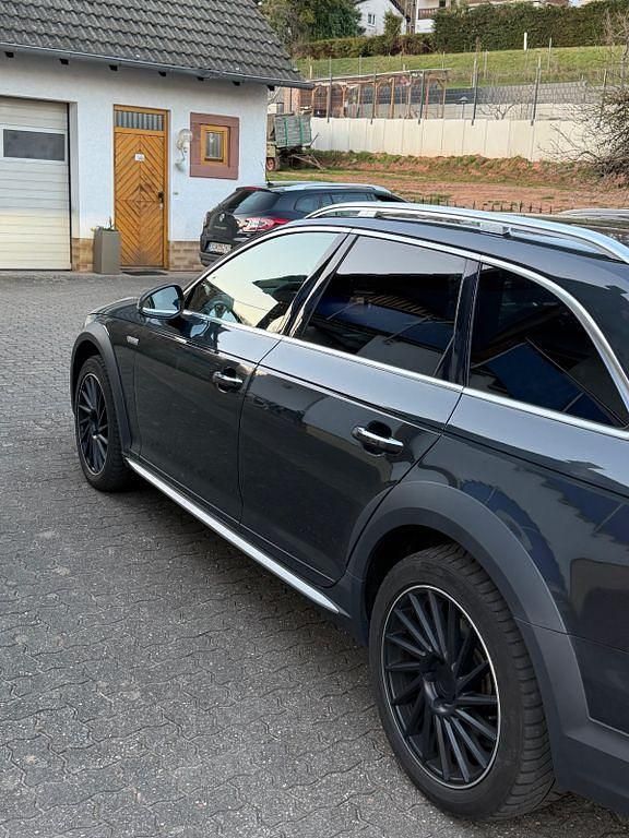 Używany Audi A4 218 KM (160 kW) 2017 Czarny Kombi