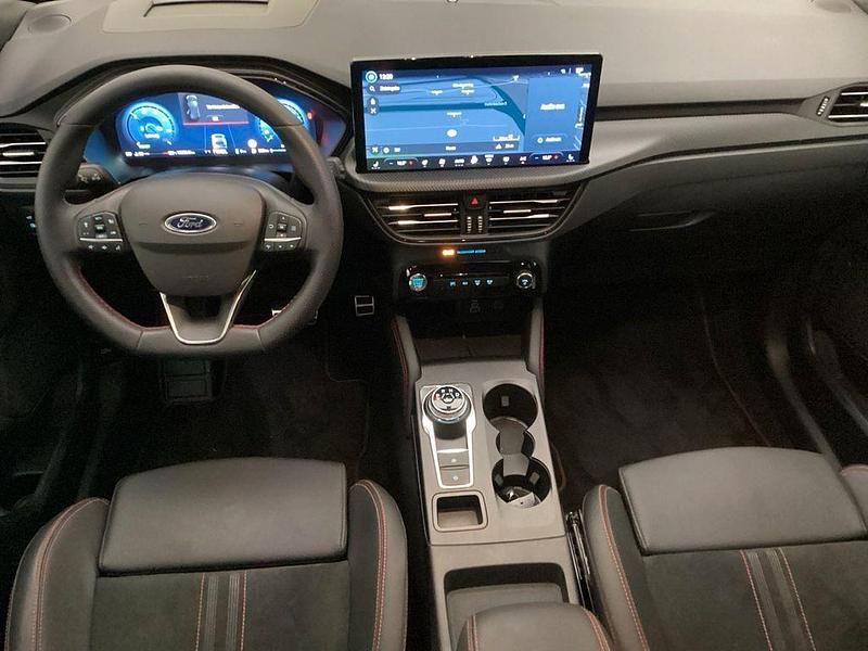 Gebraucht Ford Kuga ST-Line X 242 PS (177 kW) 2024 Rot SUV