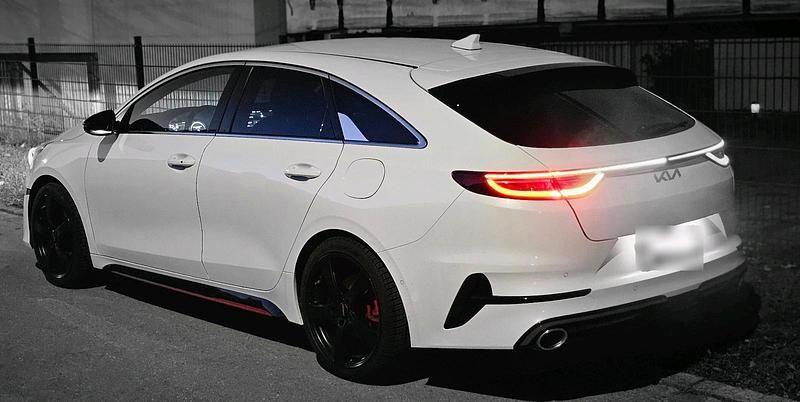 Gebraucht Kia ProCeed GT GT 204 PS (150 kW) 2022 Weiß Kleinwagen