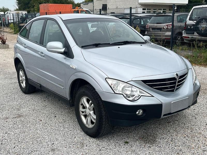 Silber Gebraucht 2010 Ssangyong (KGM) Actyon SUV | 2.980 € - Bild 1/4