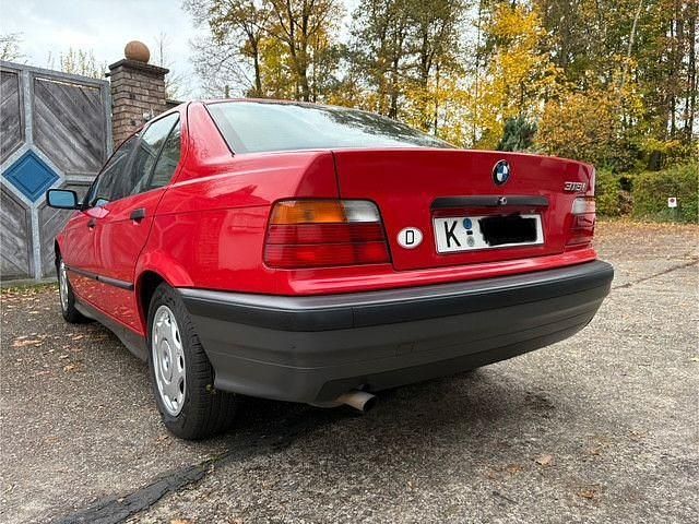 Gebraucht BMW 318 113 PS (83 kW) 1993 Rot Limousine
