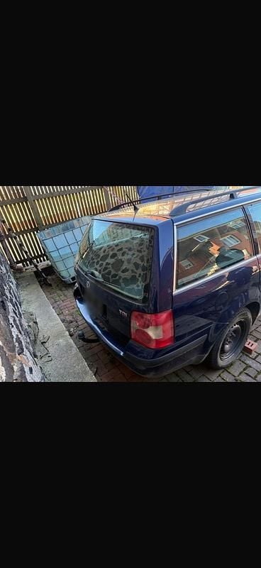 Usata VW Passat 131 CV (96 kW) 2003 Blu Station wagon