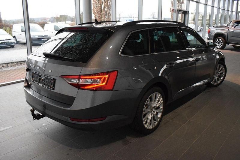 Gebraucht Skoda Superb Ambition 200 PS (147 kW) 2022 Graphitegrau Kombi