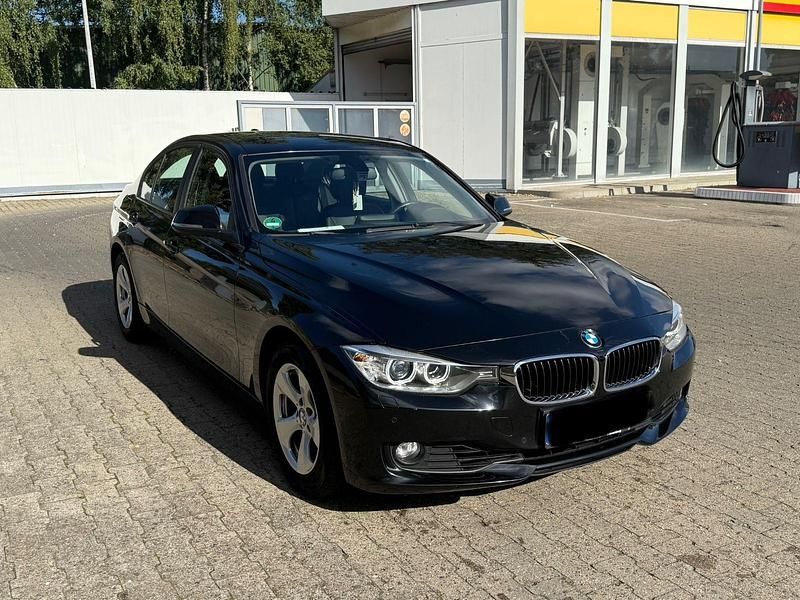 Gebraucht BMW 320 Efficient Dynamics 170 PS (125 kW) 2014 Schwarz Limousine