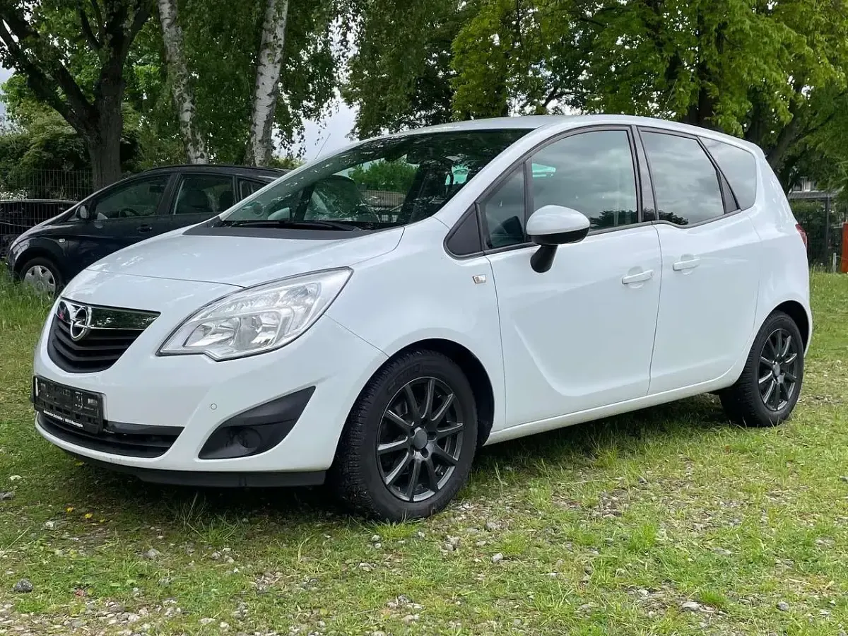Gebraucht Opel Meriva Edition 120 PS (88 kW) 2011 Casabl/arctic/eisweiss/kaolin Van / Kleinbus