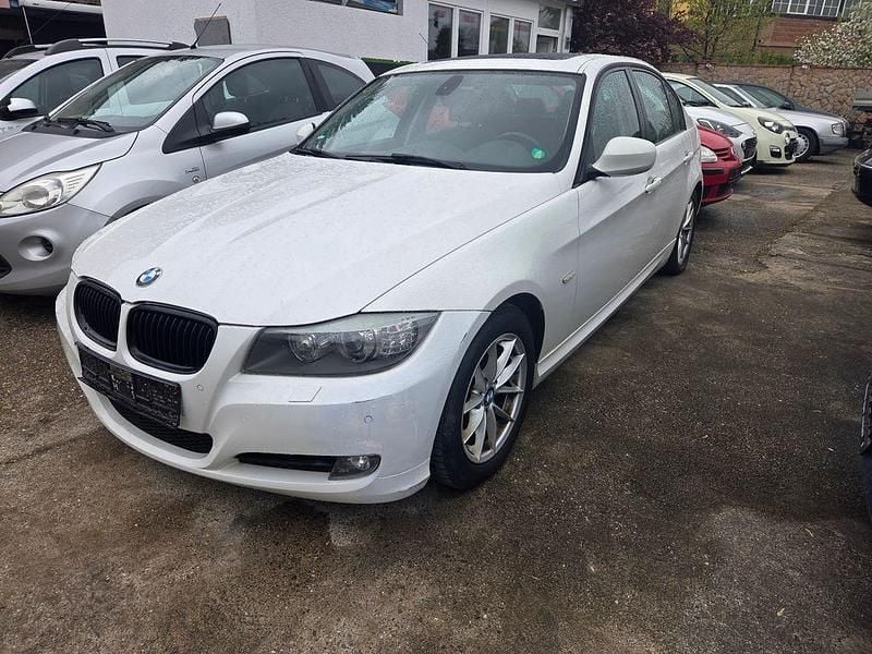 Gebraucht BMW 318 Comfort Edition 143 PS (105 kW) 2011 Weiß Limousine