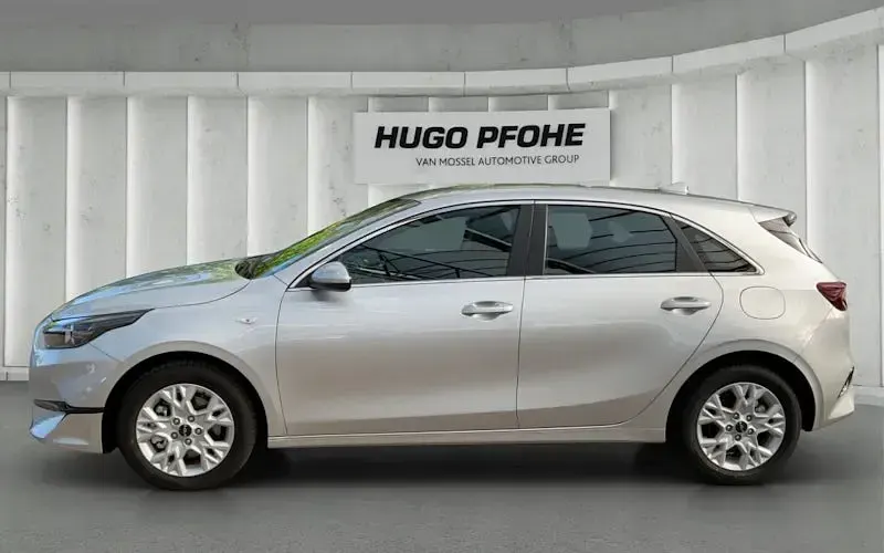 Nowe Kia Ceed Vision 100 KM (73 kW) 2025 Srebrny Hatchback