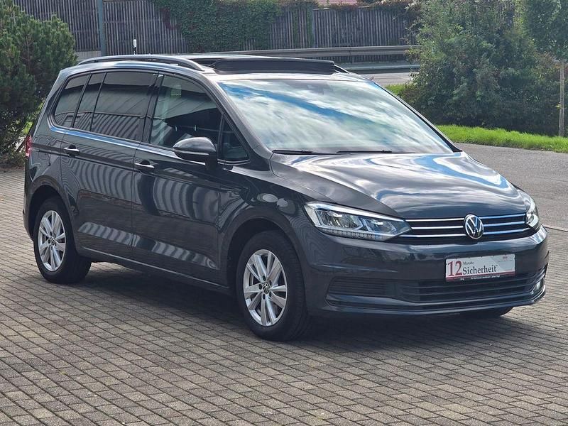 Gebraucht VW Touran 122 PS (89 kW) 2022 Grau Van / Kleinbus