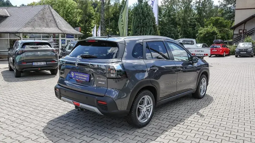 Gebraucht Suzuki SX4 129 PS (94 kW) 2023 Grau (metallic) SUV