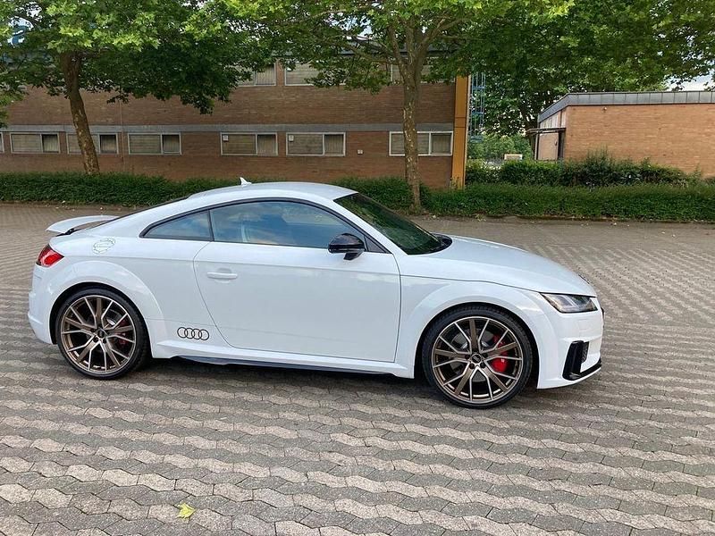 Weiß Gebraucht 2022 Audi TTS Sport Coupé | 50.999 € - Bild 1/4