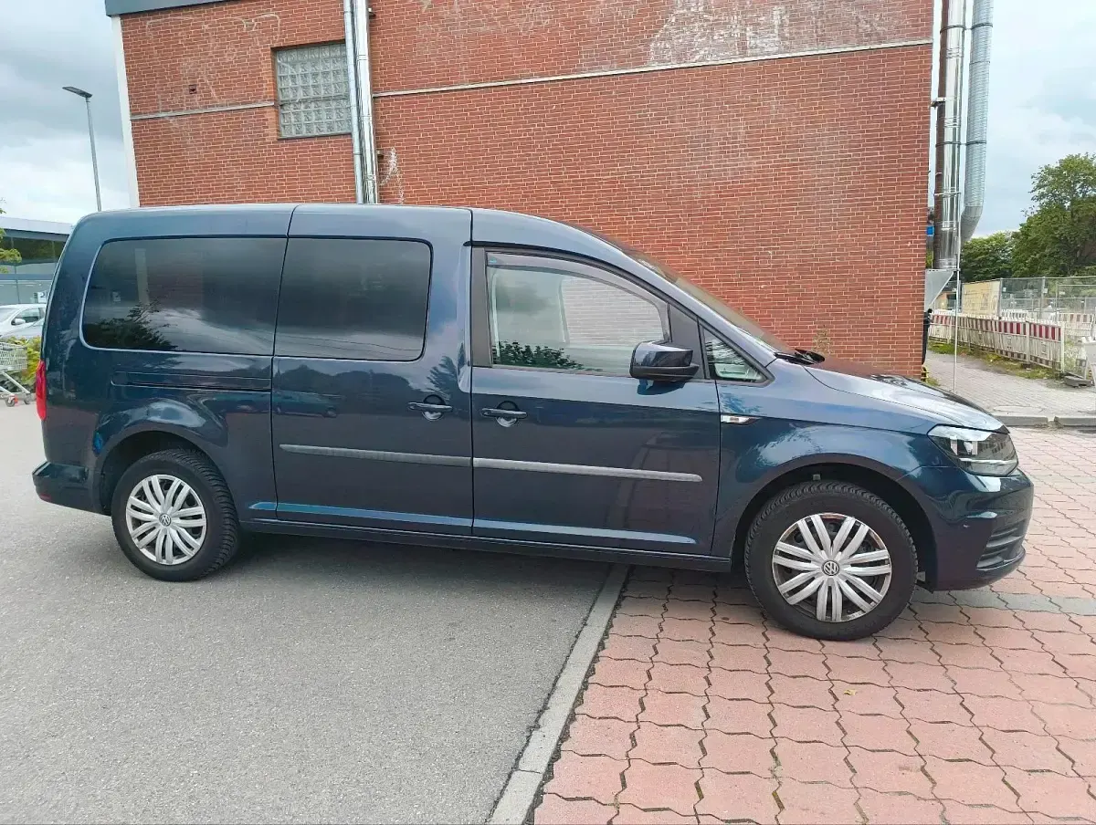 Gebraucht VW Caddy Maxi Trendline 125 PS (91 kW) 2016 Blau Van / Kleinbus