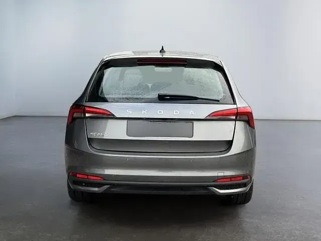 Neu Skoda Scala Selection 116 PS (85 kW) 2025 Grau metallic Kleinwagen