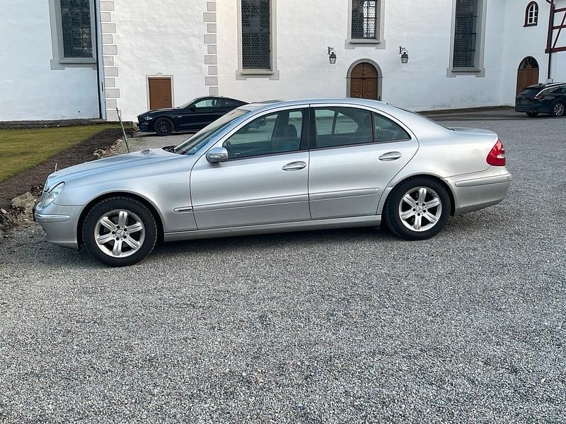 Gebraucht Mercedes 220 150 PS (110 kW) 2004 Silber Limousine
