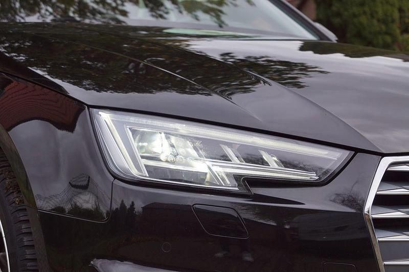 Gebraucht Audi A4 Sport 150 PS (110 kW) 2019 Schwarz Kombi