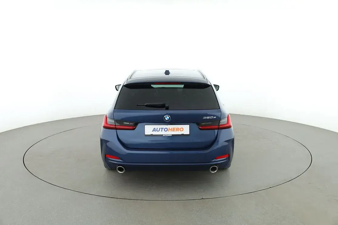 Gebraucht BMW 320e 204 PS (150 kW) 2022 Blau Kombi
