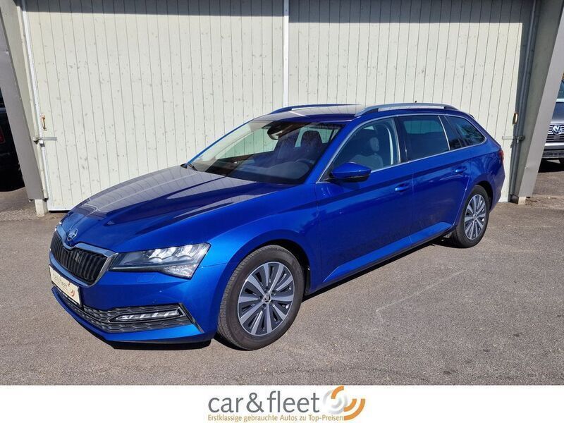 Raceblau metallic Gebraucht 2021 Skoda Superb Ambition Kombi | 20.490 € (Fairer Preis) - Bild 1/4