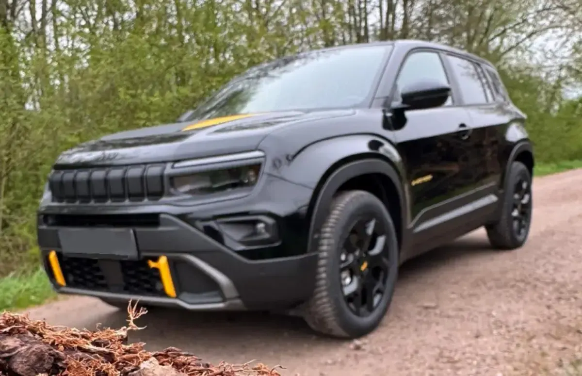 Neu Jeep Avenger North 145 PS (106 kW) 2026 Volcano black SUV