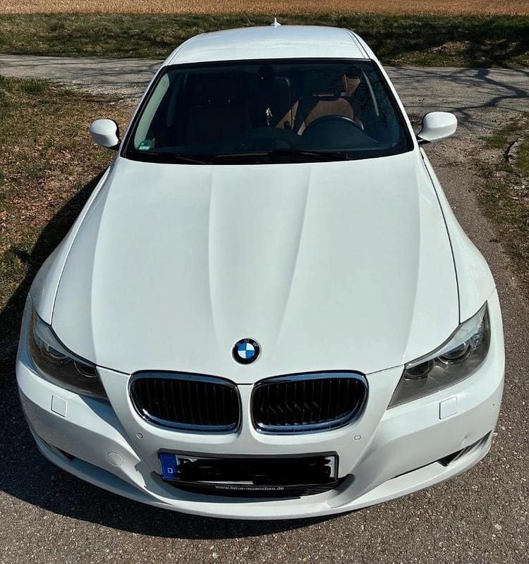 Gebraucht BMW 320 Lifestyle 185 PS (136 kW) 2011 Weiß Kombi