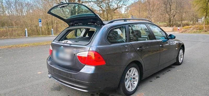 Gebraucht BMW 318 171 PS (125 kW) 2007 Grau Kombi