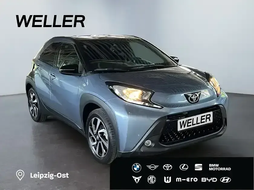 Gebraucht Toyota Aygo 72 PS (52 kW) 2025 Celestite grey metallic / night sky black (grau) Kleinwagen