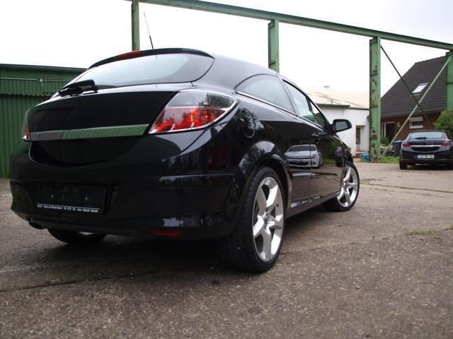 Gebraucht Opel Astra GTC Cosmo 272 PS (200 kW) 2005 Schwarz metallic Limousine