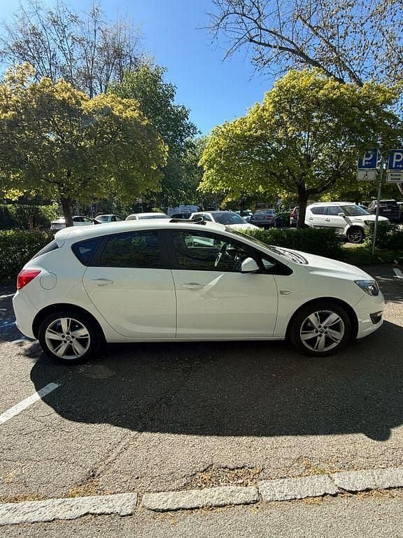 Usata Opel Astra 140 CV (102 kW) 2014 Bianco Berlina