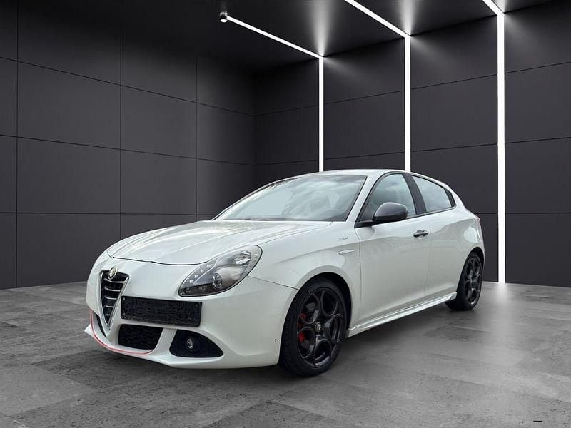 Weiß Gebraucht 2015 Alfa Romeo Giulietta Sprint Kleinwagen | 11.990 € (Etwas zu teuer) - Bild 1/4