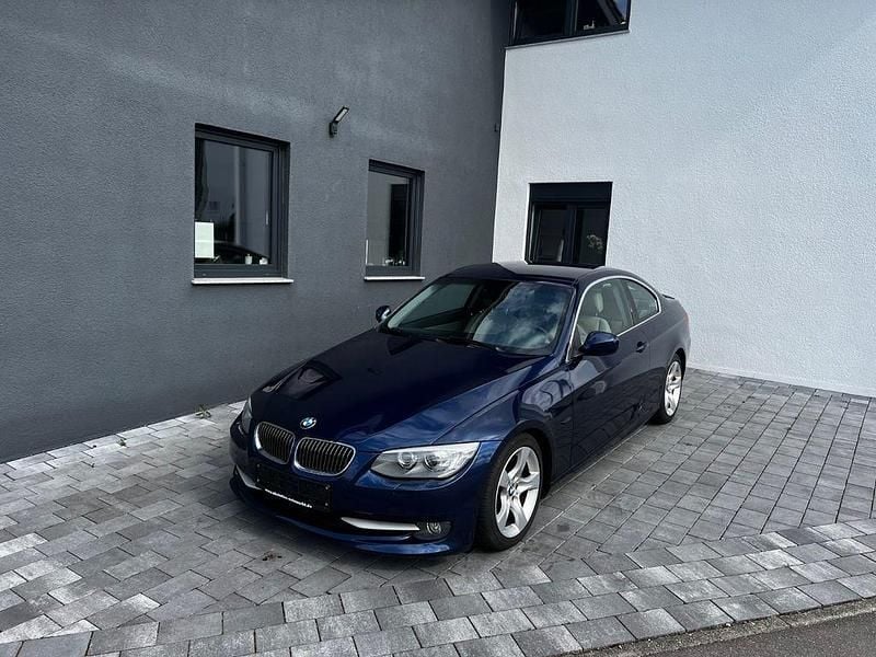 Blau Gebraucht 2012 BMW 325 Sport Line Coupé | 12.999 € (Fairer Preis) - Bild 1/4
