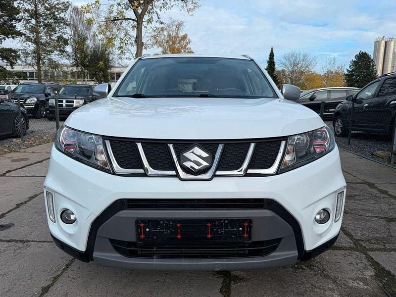 Weiß Gebraucht 2016 Suzuki Vitara SUV | 11.900 € (Fairer Preis) - Bild 1/4