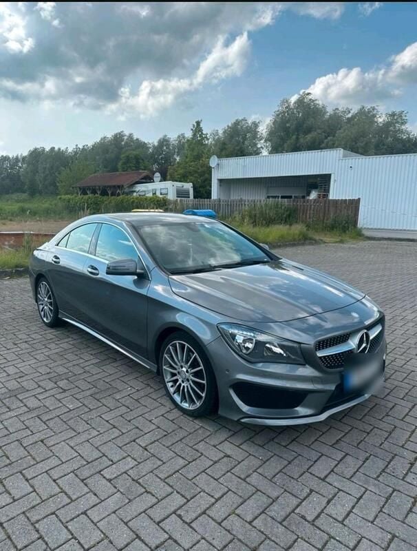 Grau Gebraucht 2013 Mercedes CLA180 AMG line Limousine | 14.490 € (Guter Preis) - Bild 1/4