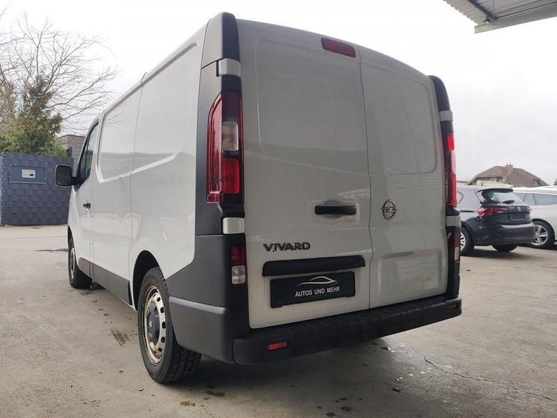 Gebraucht Opel Vivaro 120 PS (88 kW) 2019 Weiß Van / Kleinbus