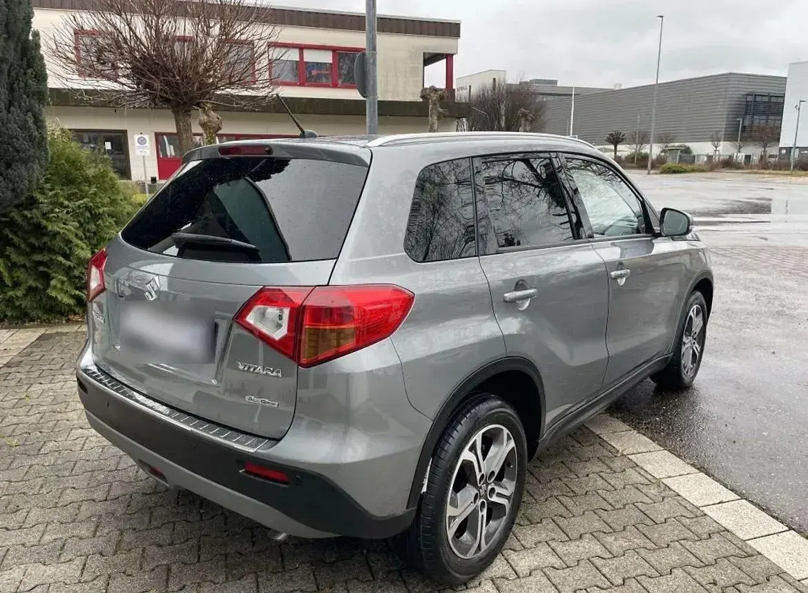 Usata Suzuki Vitara 120 CV (88 kW) 2017 Grigio SUV
