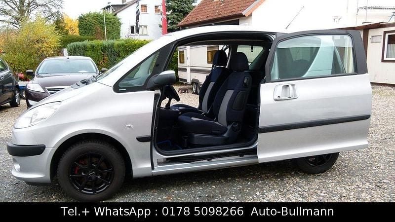 Gebraucht Peugeot 1007 Filou 73 PS (53 kW) 2007 Silber Van / Kleinbus