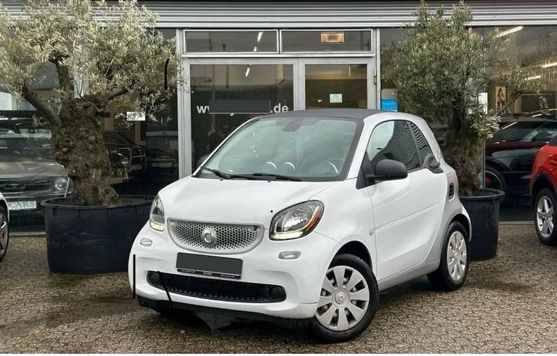 Weiß Gebraucht 2016 Smart ForTwo Coupé Kleinwagen | 10.999 € (Guter Preis) - Bild 1/4