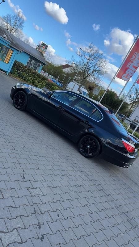 Second-hand BMW 523 190 CP (139 kW) 2008 Negru Berlinǎ