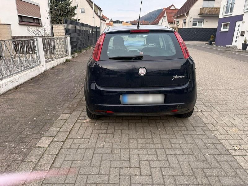 Gebraucht Fiat Punto 70 PS (51 kW) 2011 Blau Kleinwagen